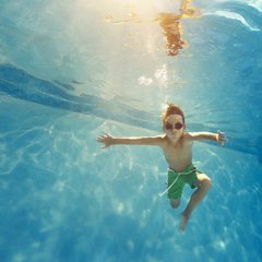 夏季游泳，防眼疾