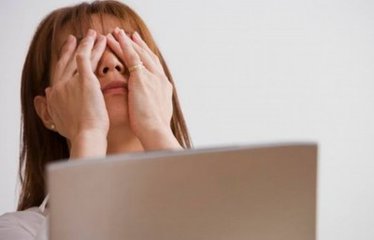 電腦顯示器你會(huì)擺放嗎？你的同事是否在用它輻射你？