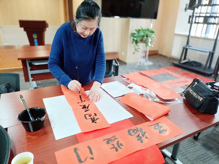 “淡淡墨香飄，濃濃新春情”蘭州普瑞眼視光醫(yī)院給患者送